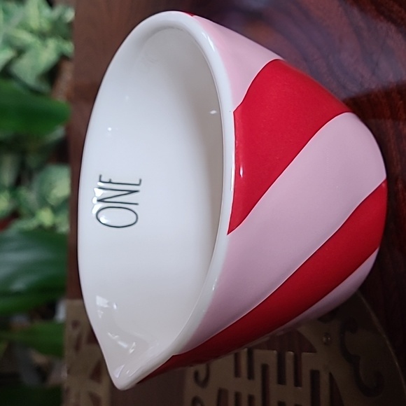 🍬Rae Dunn Measuring Cup Set - Picture 5 of 13